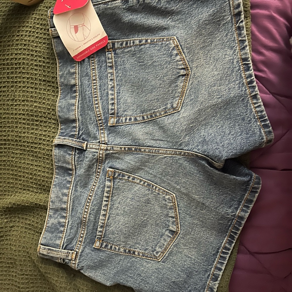 Maternity shorts